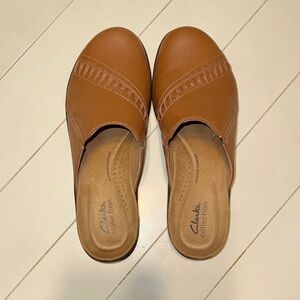 Clarks Women's Brown Slip-On Leather Mules brand new WITHOUT box
